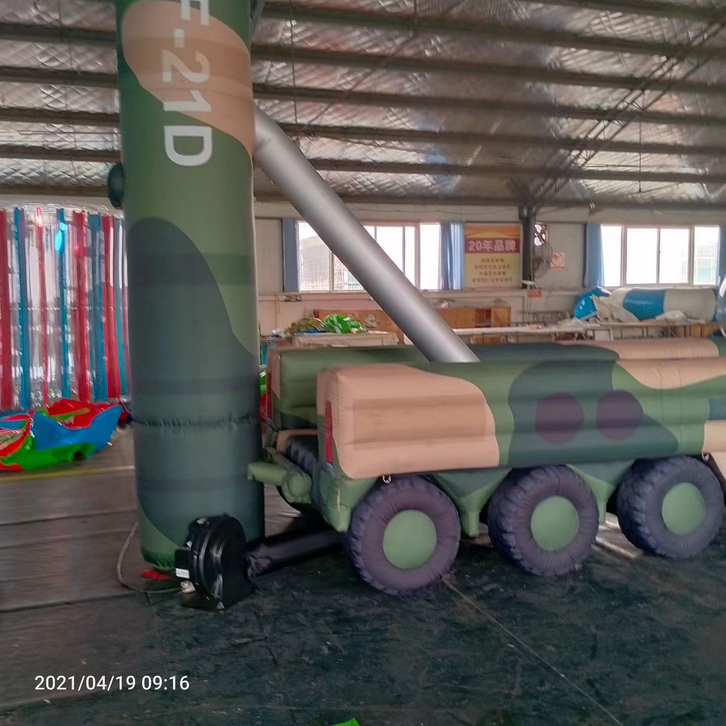 清丰军事演习中的充气目标车辆：模拟发射车雷达车坦克飞机
